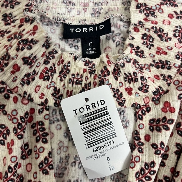 Torrid Textured Jersey Choker Neck Smocked Bottom Top New with Tags Size 0 - Picture 3 of 8